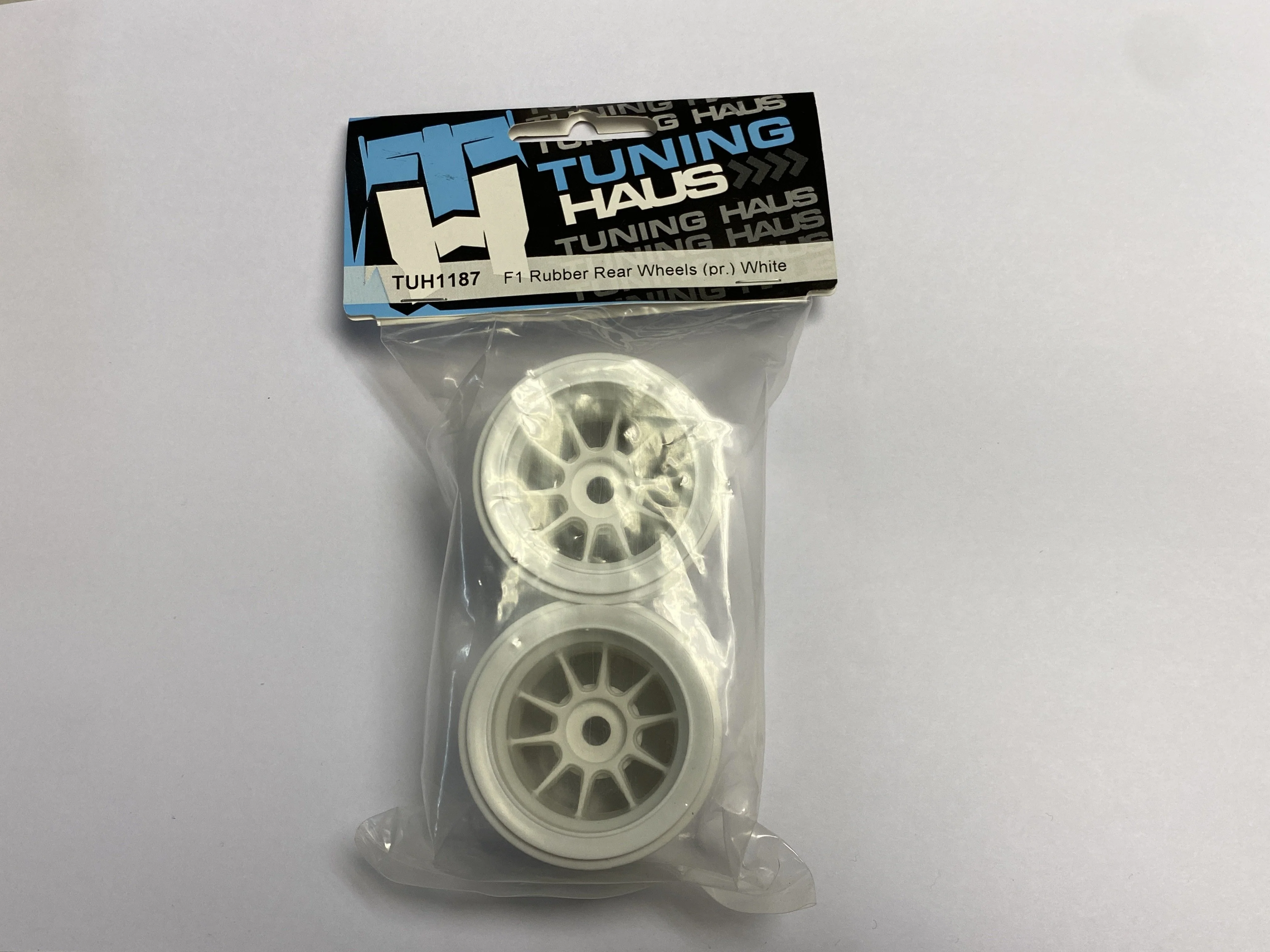 F1 RUBBER REAR WHEELS (PR.) WHITE