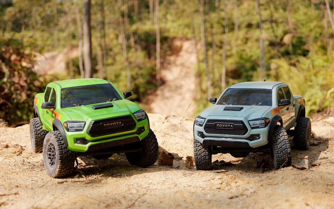 TOYOTA TACOMA TRD PRO PAINTED BODY SET V2 (LIME GREEN) - Image 2
